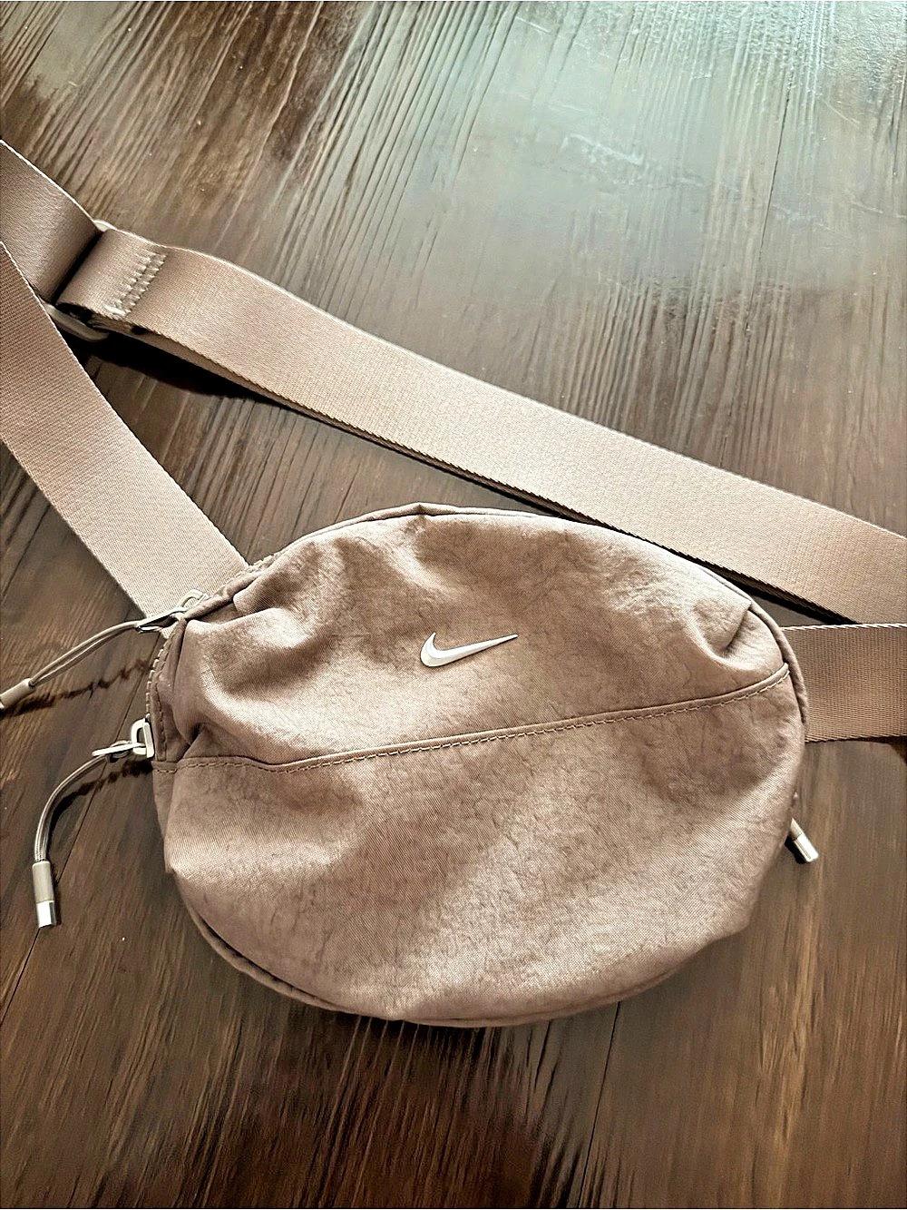 Nike Cross-Body Bag Crossbody Bag in Brown